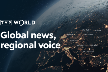 Logo TVP World na tle satelity