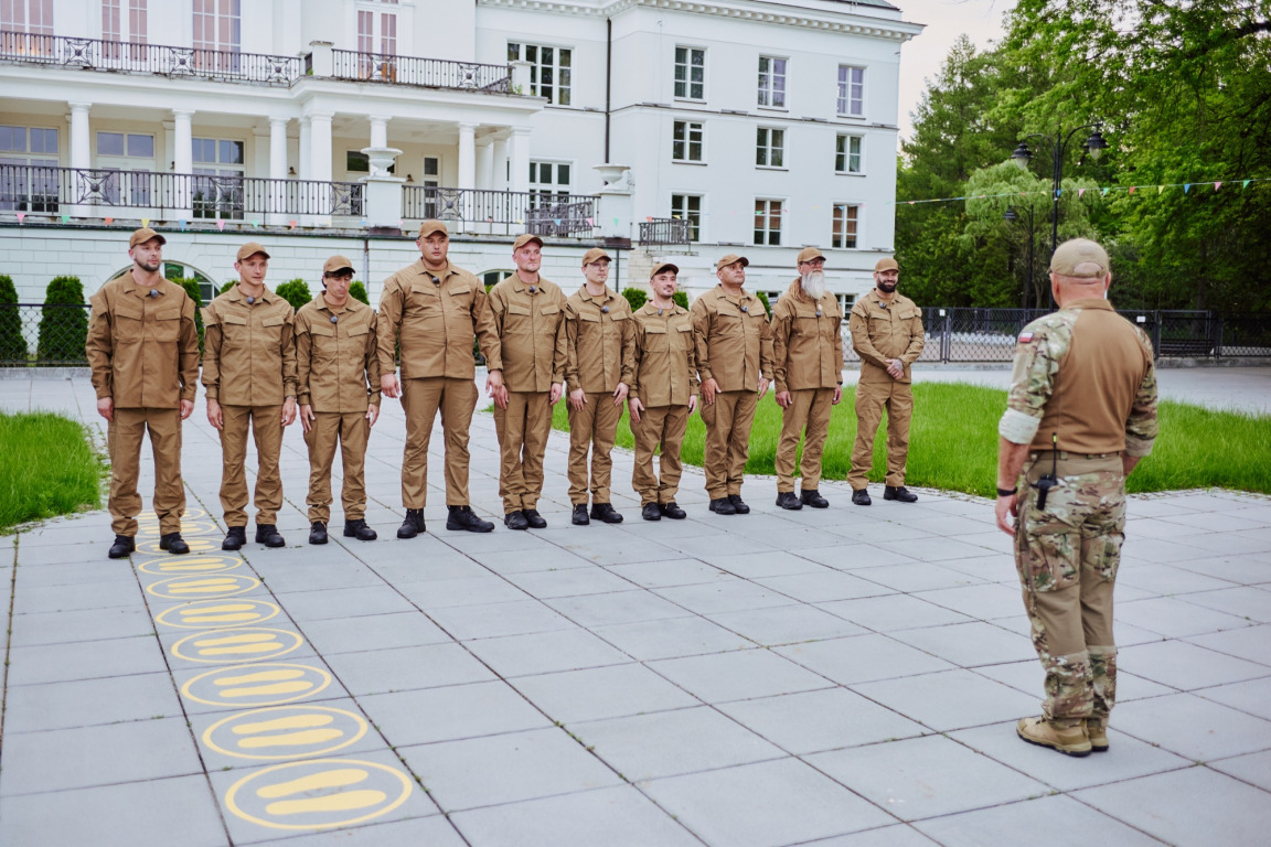 Uczestnicy czwartej edycji programu Nasi w mundurach