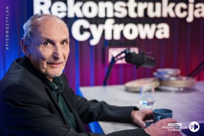 Krzysztof Rogulski podczas nagrania podcastu Rekonstrukcja Cyfrowa TVP