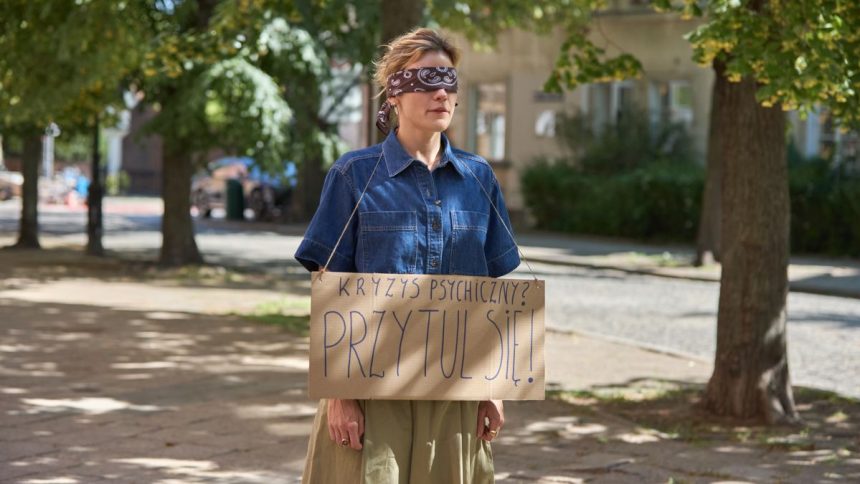 Kadr z serialu Słoneczna Poza ciszą